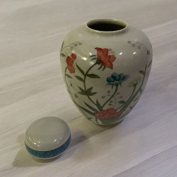 Andrea by Sadek  Ginger Jar Hand Painted 6610 Fleurs de Chantilly Japan w/Lid - Picture 5 of 6